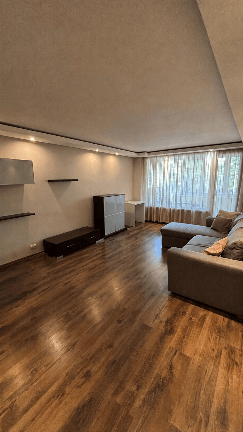 Three-Room Apartment — Hipodruma - снимка 3