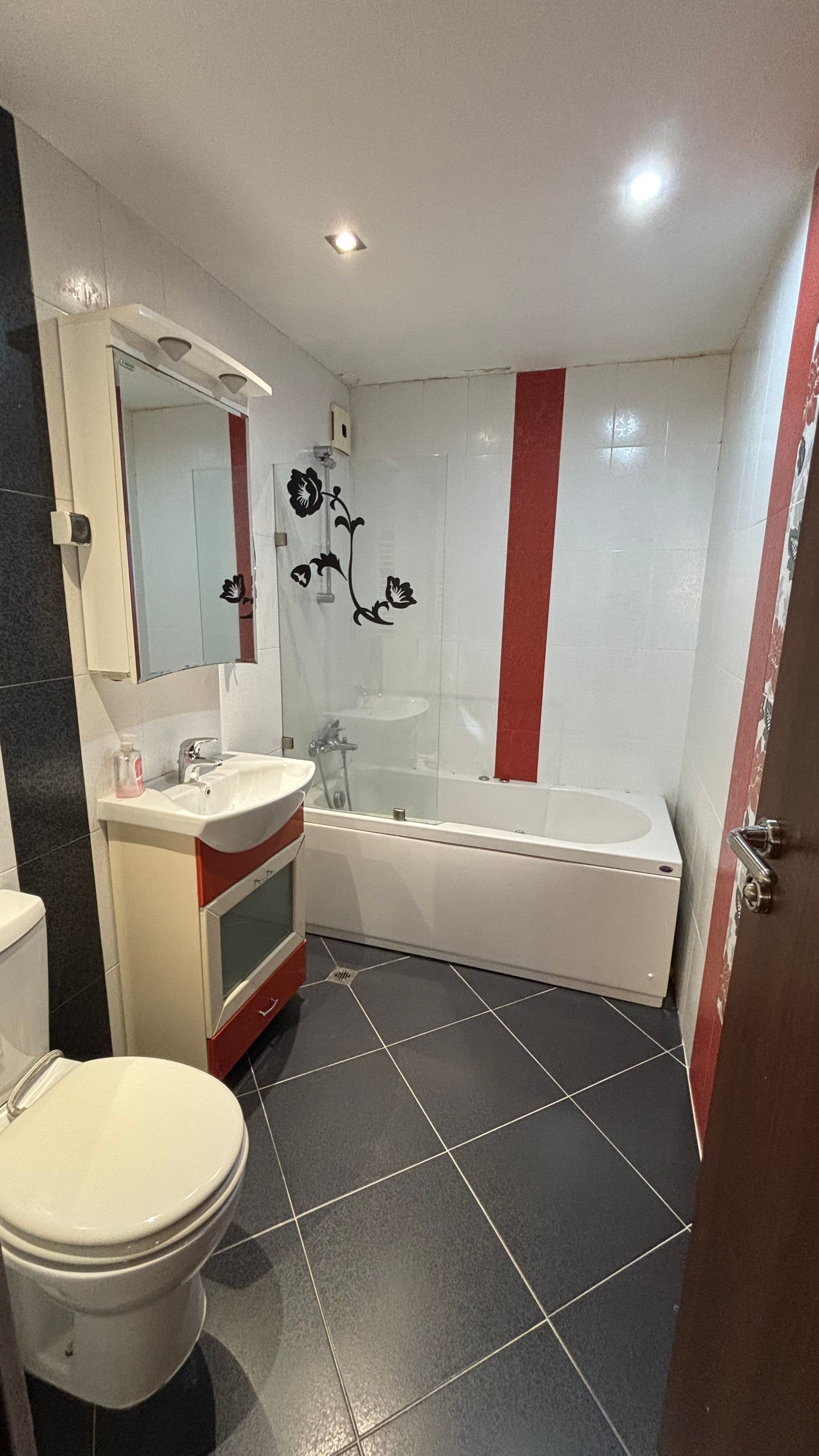 Three-Room Apartment — Hipodruma - снимка 10